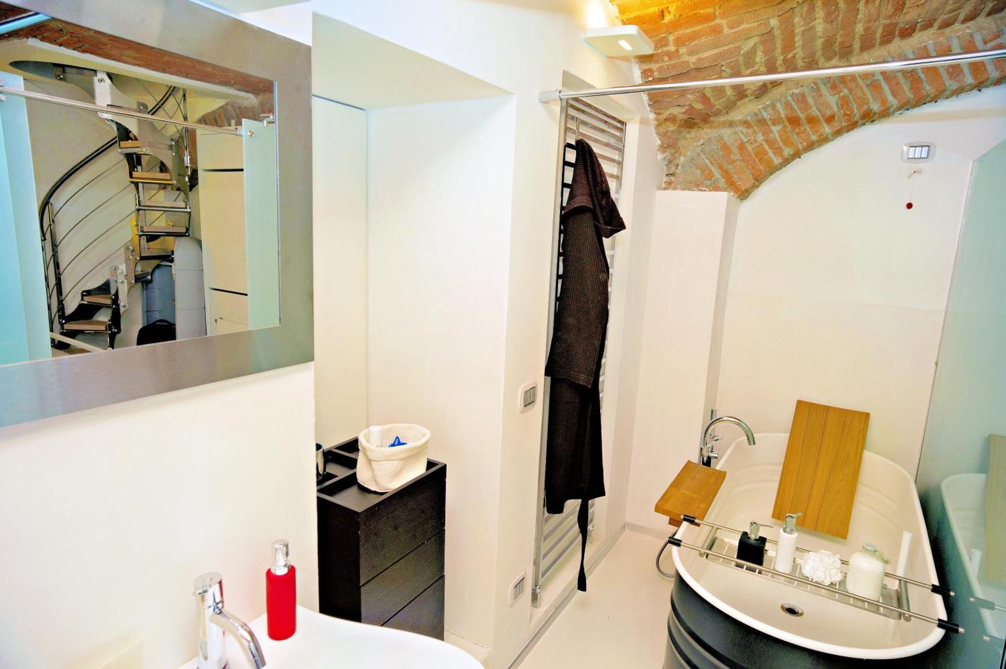 Elegant And Modern Loft In Medieval بولونيا المظهر الخارجي الصورة